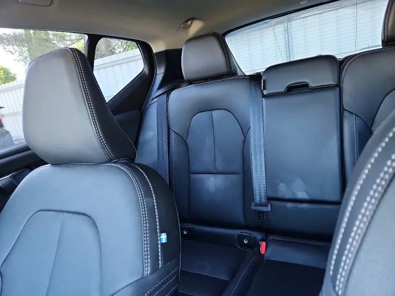 2024 VOLVO XC40 PLUS  