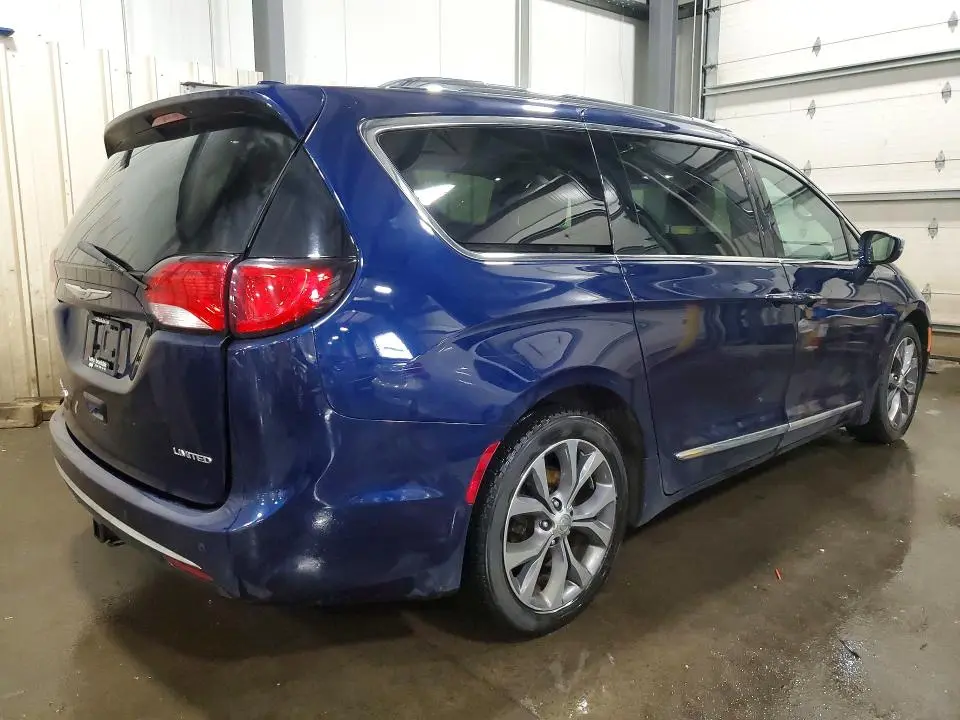 2017 CHRYSLER PACIFICA LIMITED  