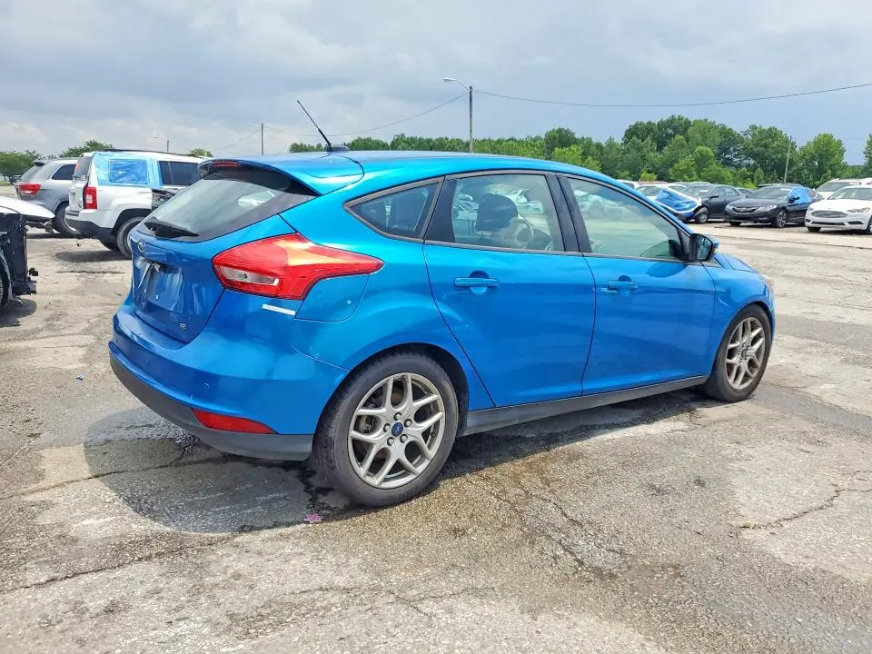 2015 FORD FOCUS SE  
