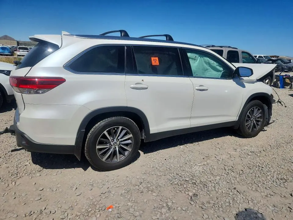 2019 TOYOTA HIGHLANDER XLE  