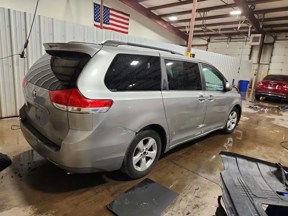 2013 TOYOTA SIENNA LE  