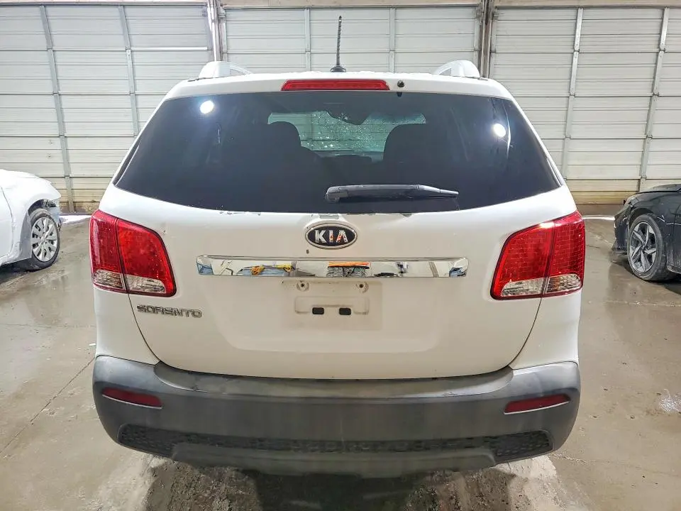 2011 KIA SORENTO LX  