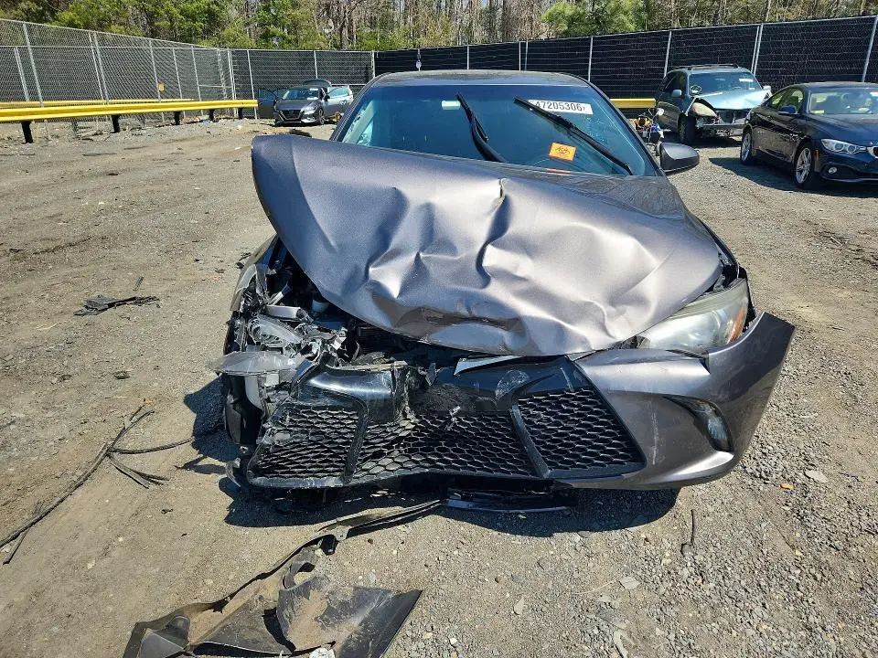 2017 TOYOTA CAMRY SE  