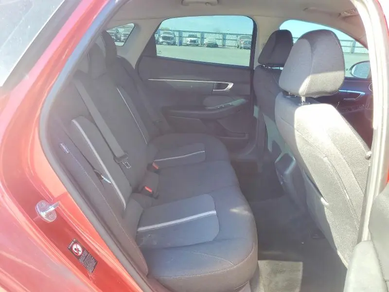2022 HYUNDAI SONATA SE  