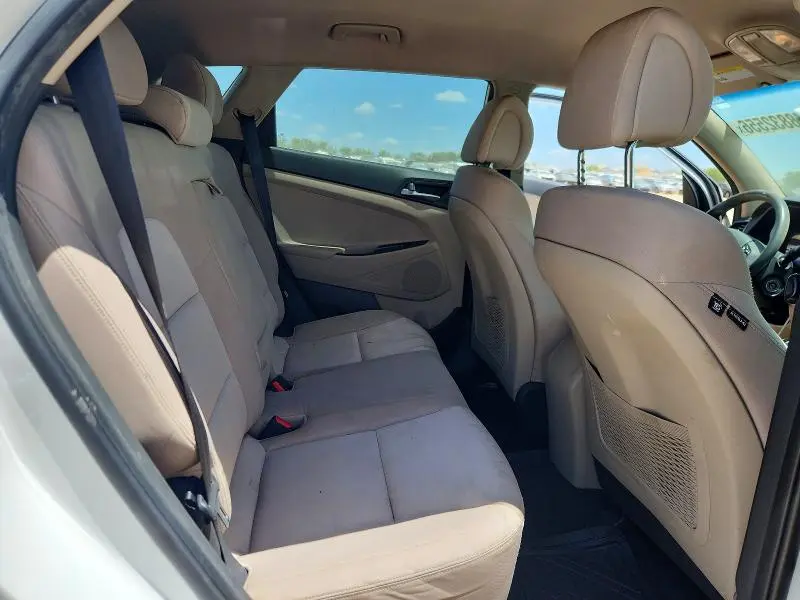 2017 HYUNDAI TUCSON SE  