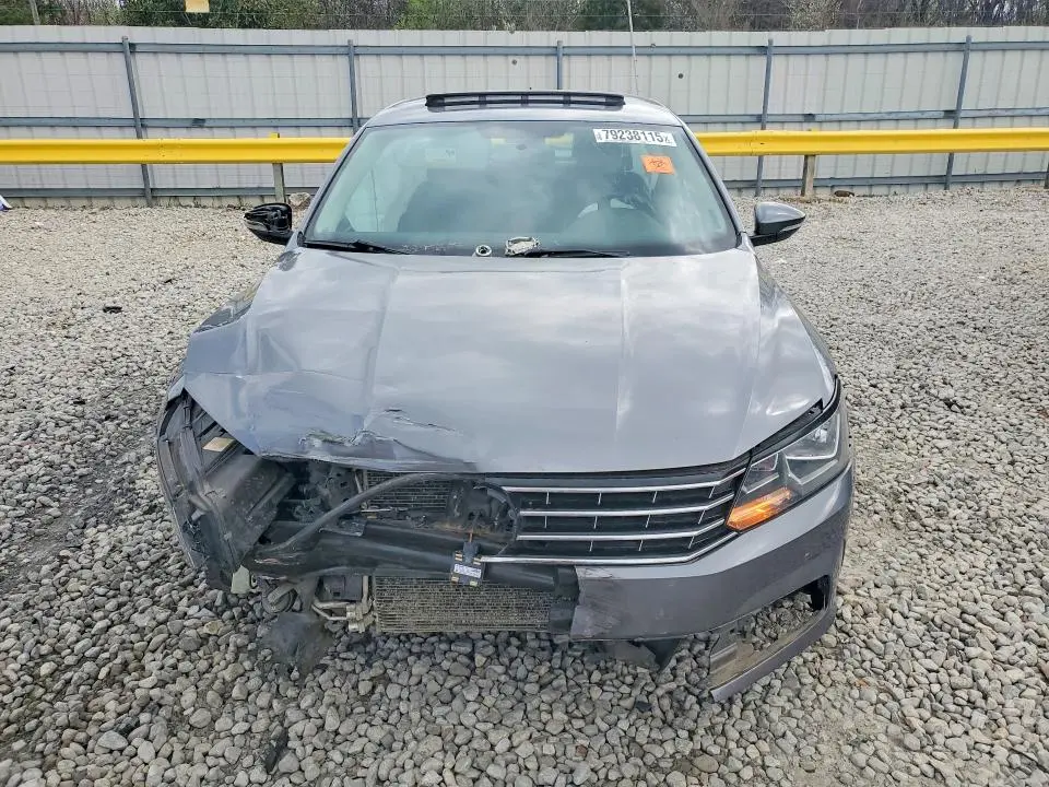 2016 VOLKSWAGEN PASSAT SE  