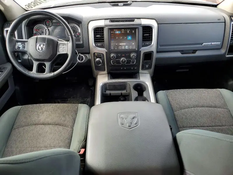 2016 RAM 1500 SLT  
