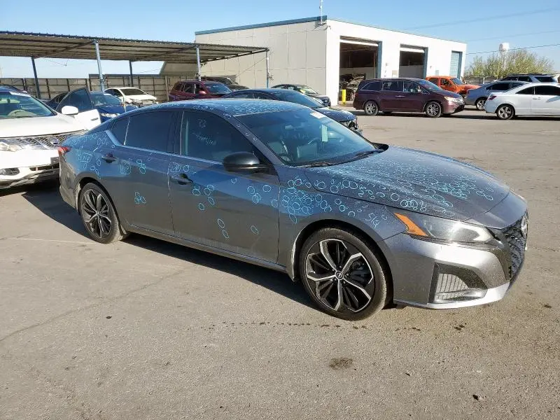 2023 NISSAN ALTIMA SR  