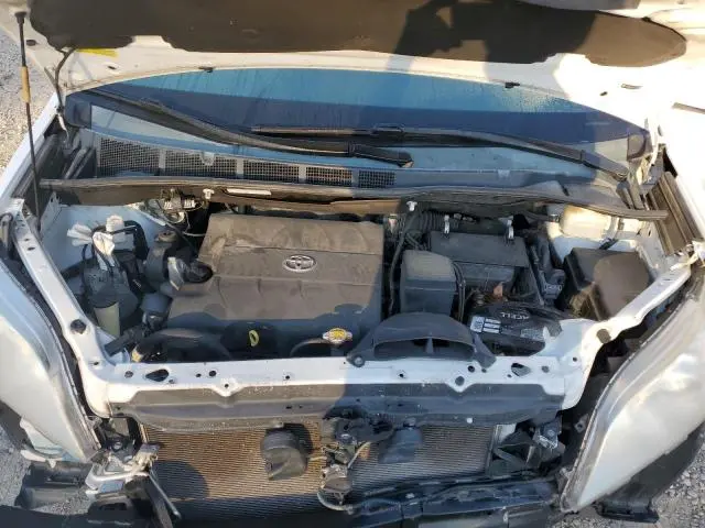 2015 TOYOTA SIENNA LE  