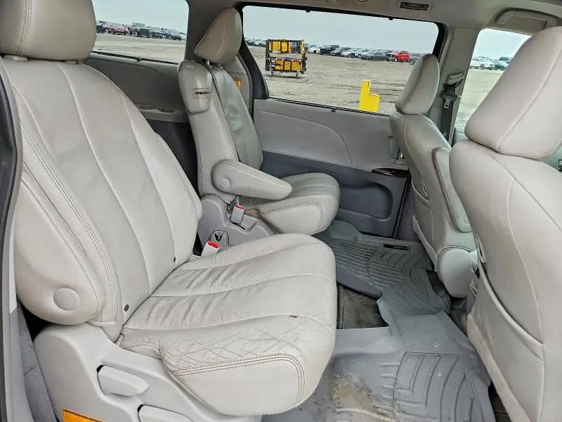 2013 TOYOTA SIENNA XLE 8-PASSENGER  