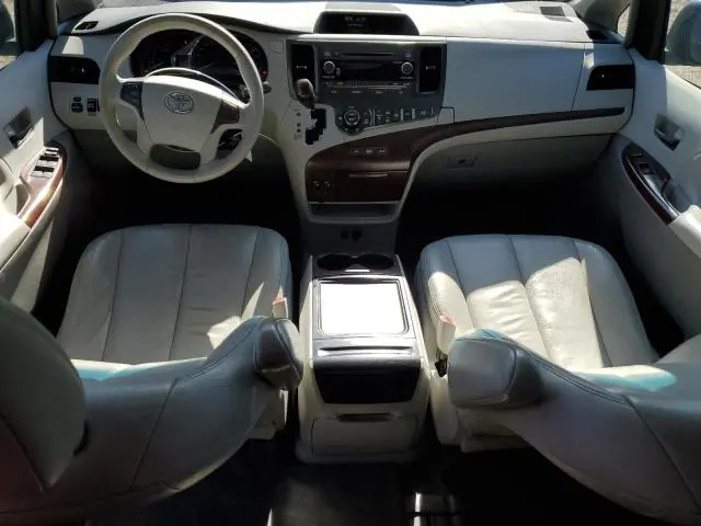 2013 TOYOTA SIENNA XLE  