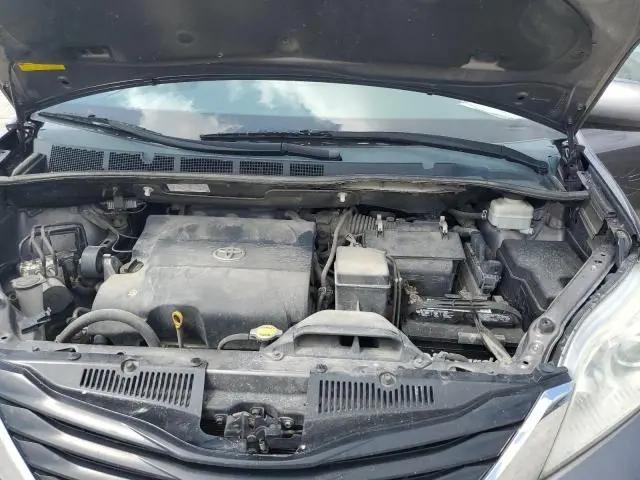 2012 TOYOTA SIENNA LE  
