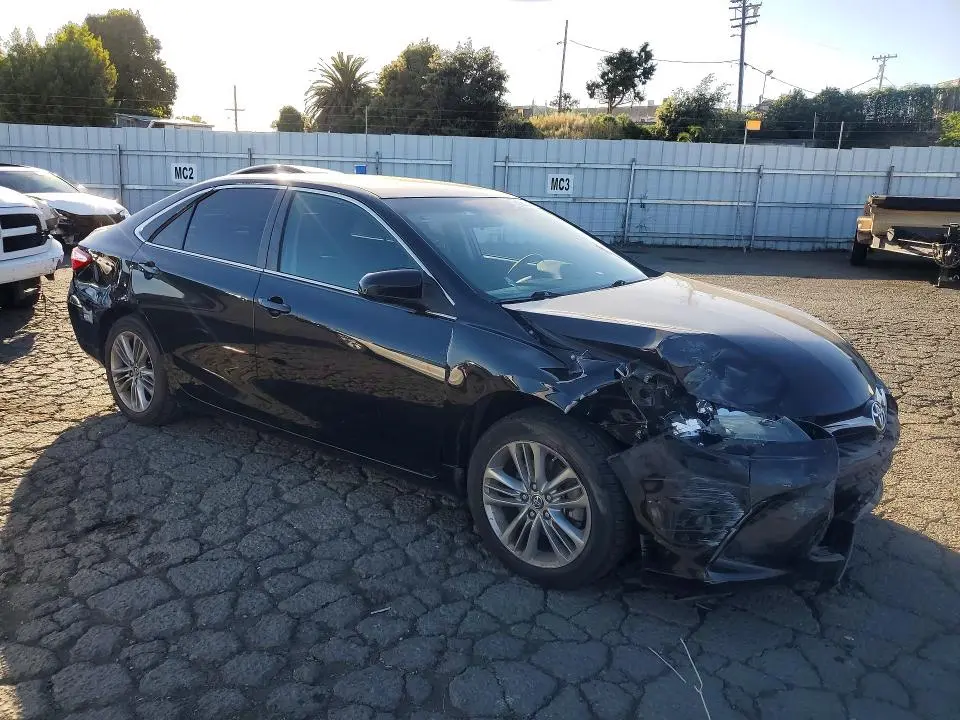 2015 TOYOTA CAMRY SE  