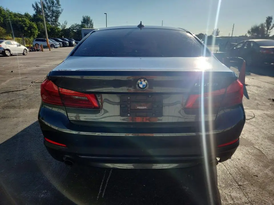 2019 BMW 530E   