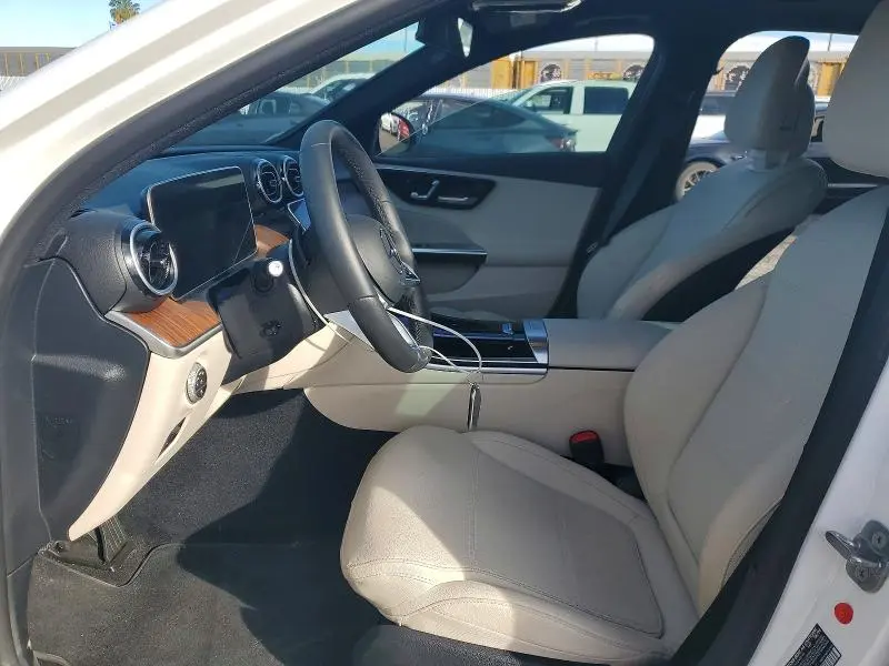 2025 MERCEDES-BENZ C 300  