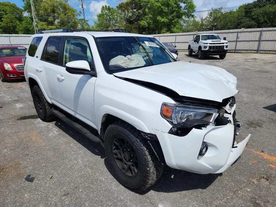 2022 TOYOTA 4RUNNER SR5  