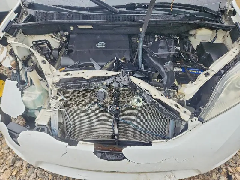 2013 TOYOTA SIENNA LE  