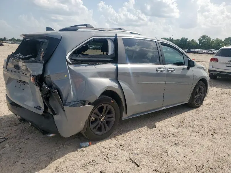 2024 TOYOTA SIENNA XSE  