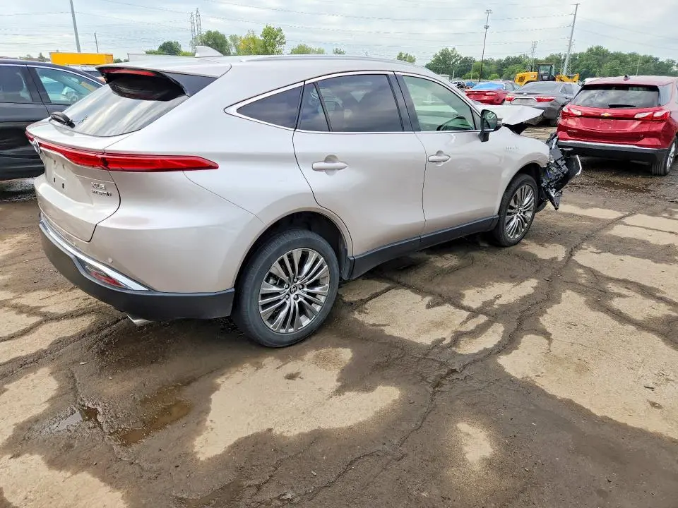 2021 TOYOTA VENZA XLE  