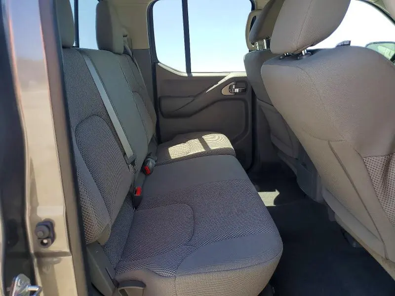 2021 NISSAN FRONTIER SV  