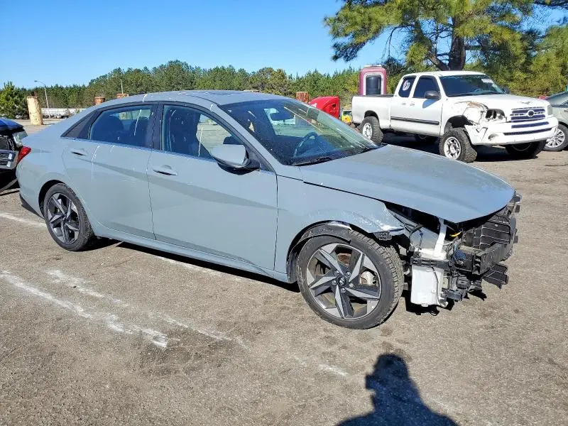 2022 HYUNDAI ELANTRA SEL  