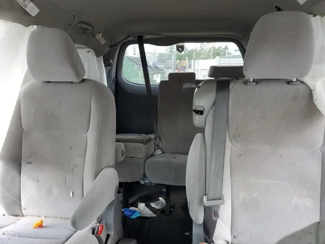 2017 TOYOTA SIENNA LE  