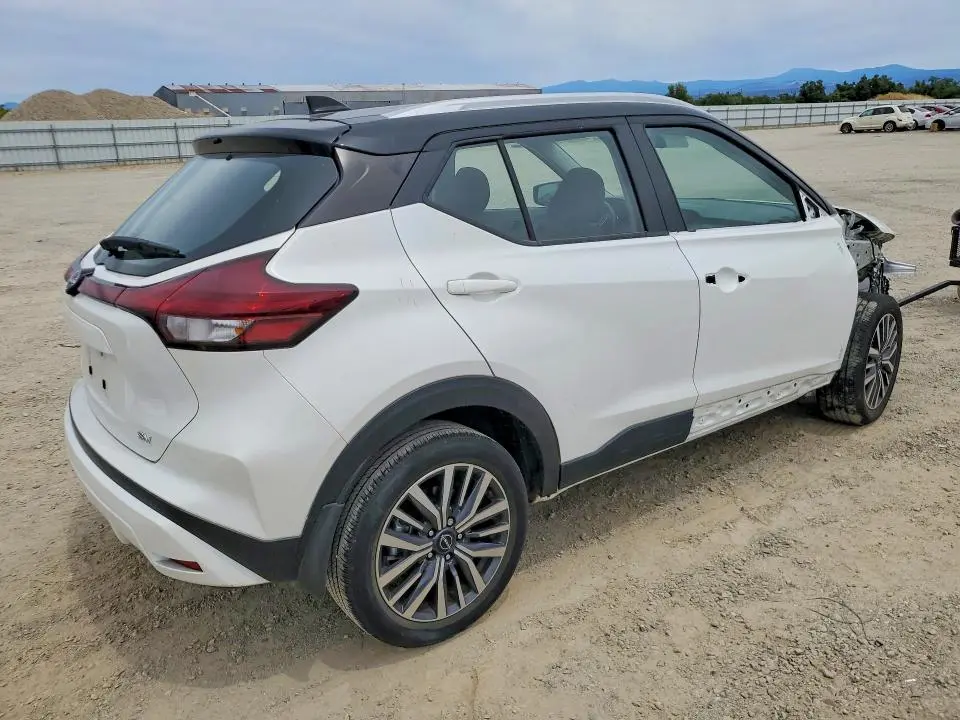 2024 NISSAN KICKS SV  