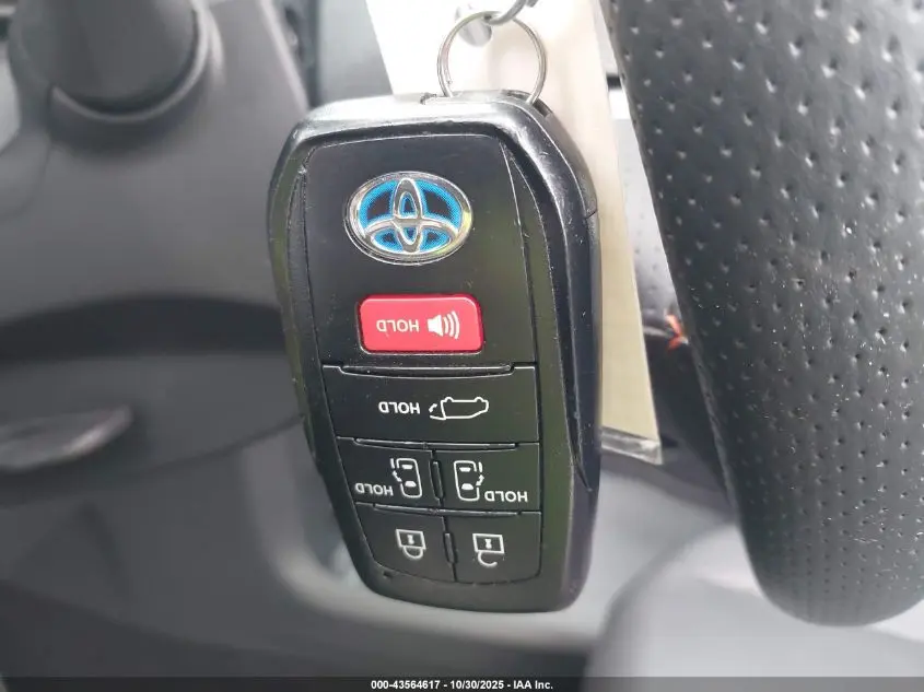 2023 TOYOTA SIENNA XSE