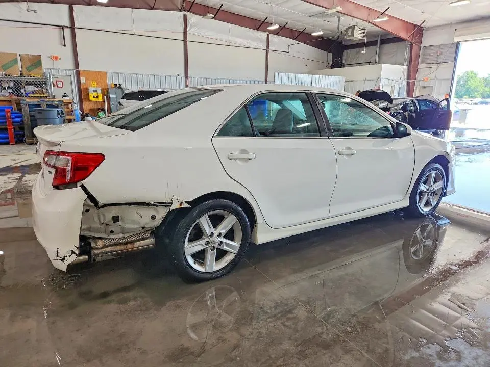 2014 TOYOTA CAMRY SE  