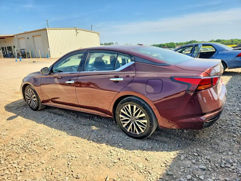 2023 NISSAN ALTIMA SV  