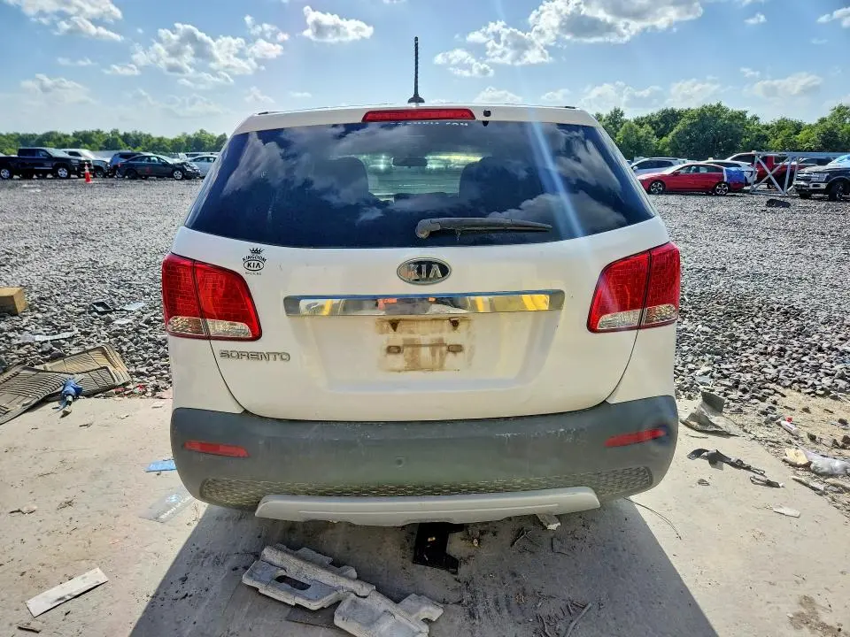 2011 KIA SORENTO LX  