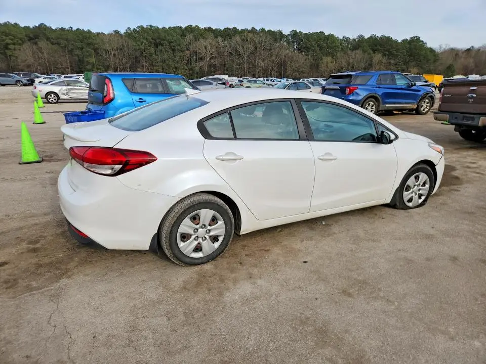 2018 KIA FORTE LX  