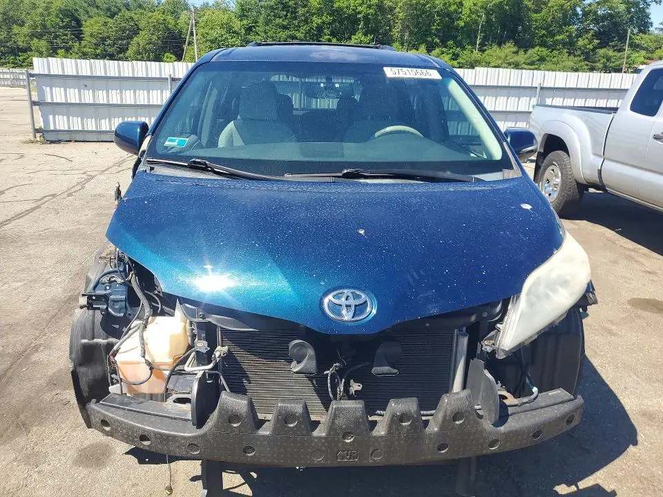 2011 TOYOTA SIENNA LE  