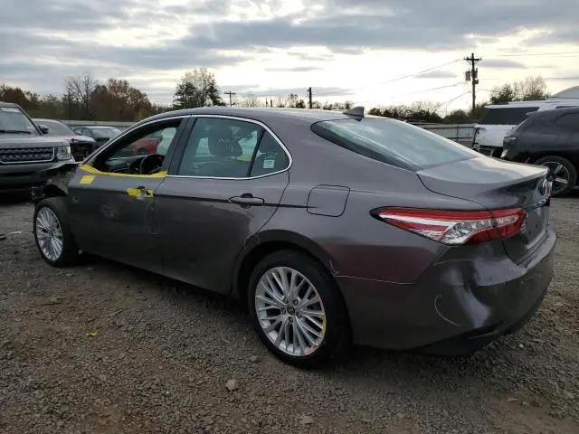 2020 TOYOTA CAMRY XLE  