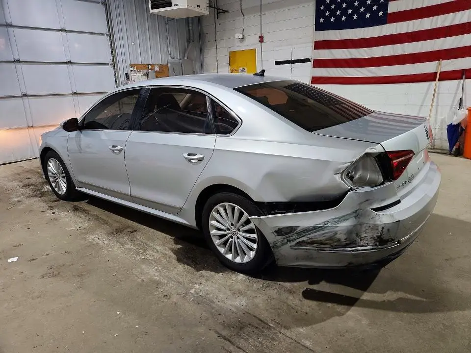 2017 VOLKSWAGEN PASSAT SE  