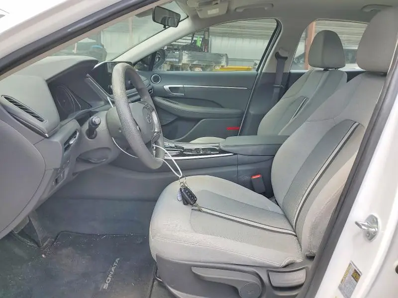 2022 HYUNDAI SONATA SE  