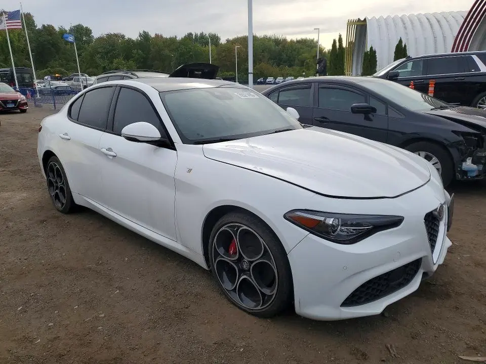 2022 ALFA ROMEO GIULIA SUPER  