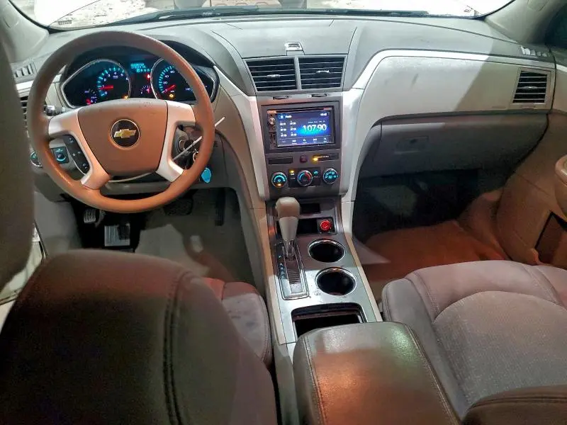 2010 CHEVROLET TRAVERSE LS  