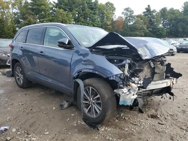 2019 TOYOTA HIGHLANDER SE  