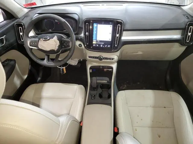 2021 VOLVO XC40 T5 MOMENTUM  