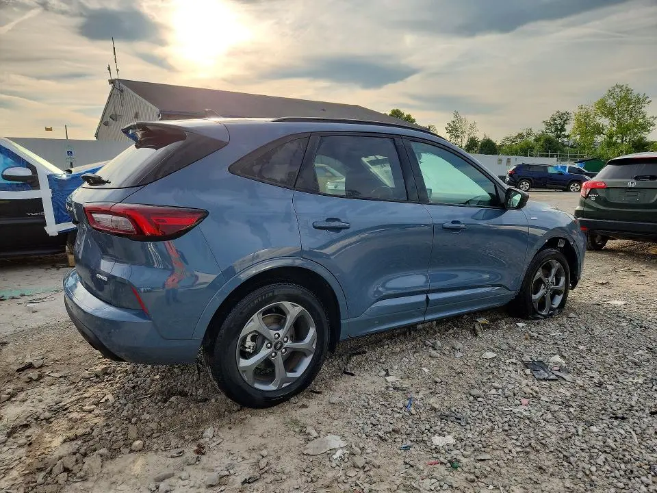 2023 FORD ESCAPE ST LINE  