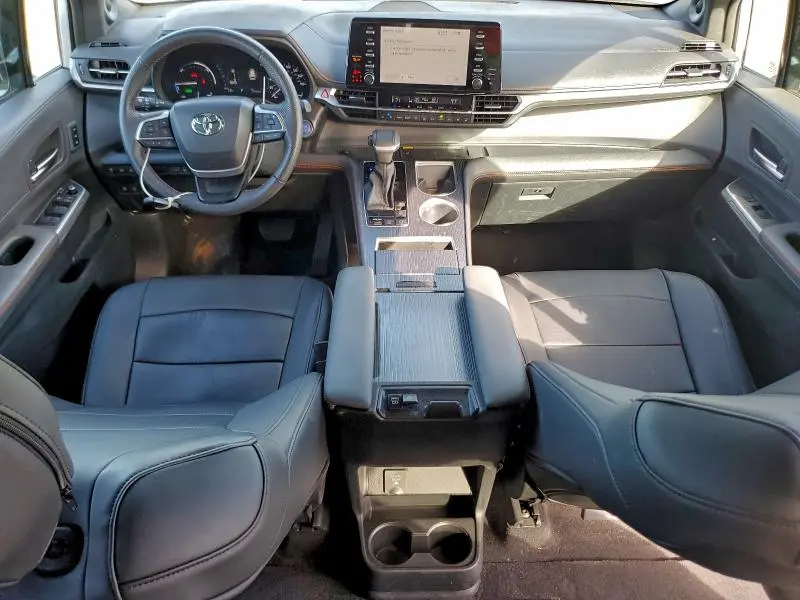 2024 TOYOTA SIENNA XSE  