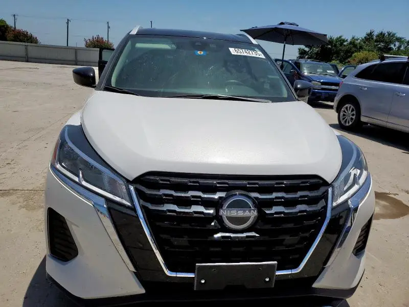 2022 NISSAN KICKS SV  