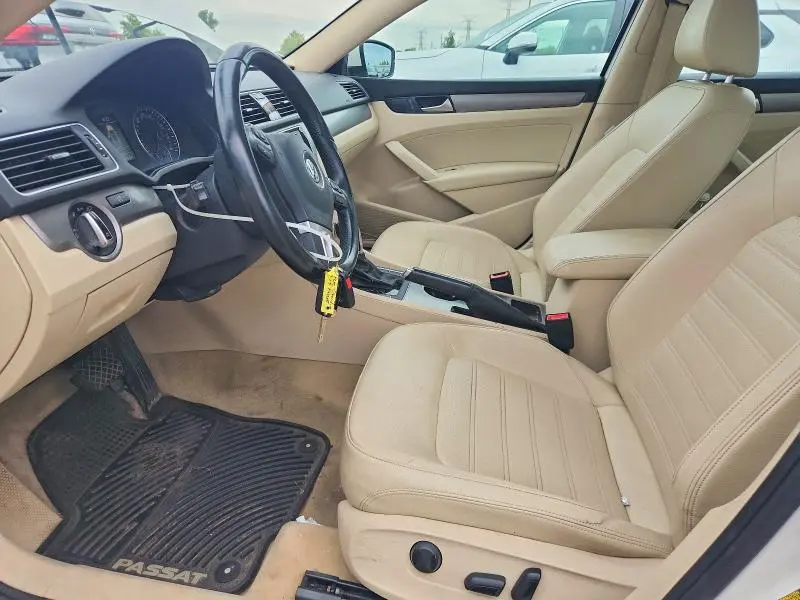 2015 VOLKSWAGEN PASSAT SE  