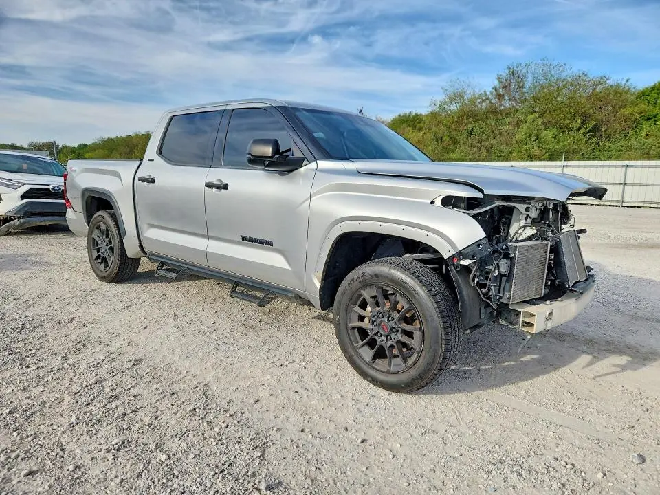 2022 TOYOTA TUNDRA SR5  