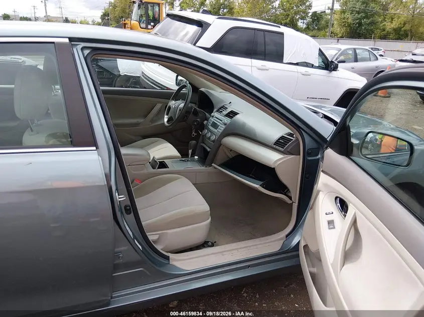 2011 TOYOTA CAMRY LE