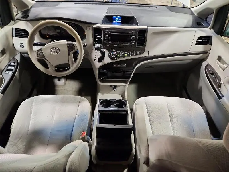 2013 TOYOTA SIENNA LE  