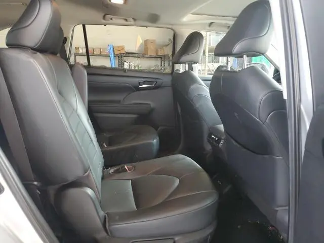 2020 TOYOTA HIGHLANDER XLE  