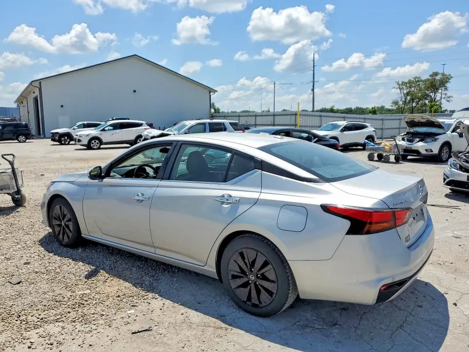 2021 NISSAN ALTIMA SV  