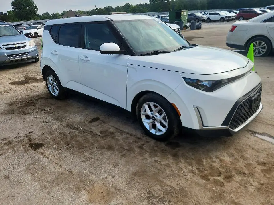2023 KIA SOUL LX  